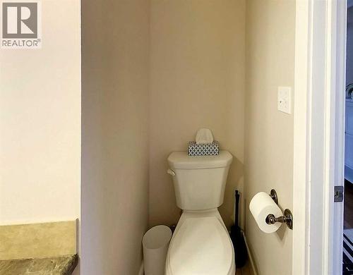 #1, 6615 5Th Avenue, Edson, AB - Indoor Photo Showing Bathroom