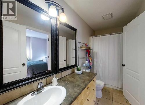 #1, 6615 5Th Avenue, Edson, AB - Indoor Photo Showing Bathroom