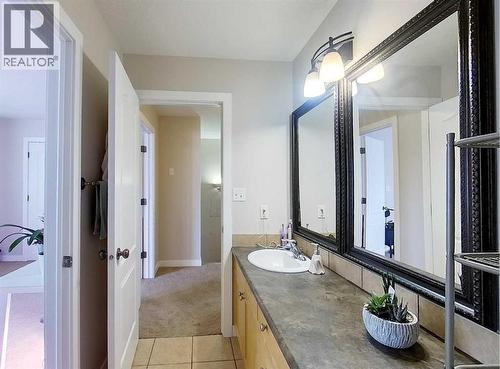 #1, 6615 5Th Avenue, Edson, AB - Indoor Photo Showing Bathroom