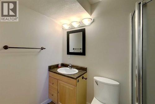 #1, 6615 5Th Avenue, Edson, AB - Indoor Photo Showing Bathroom