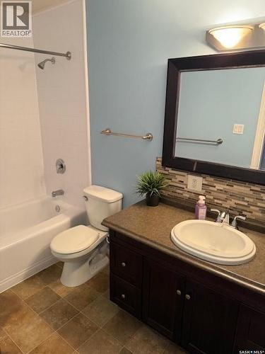 22 38 Spence Street, Regina, SK - Indoor Photo Showing Bathroom