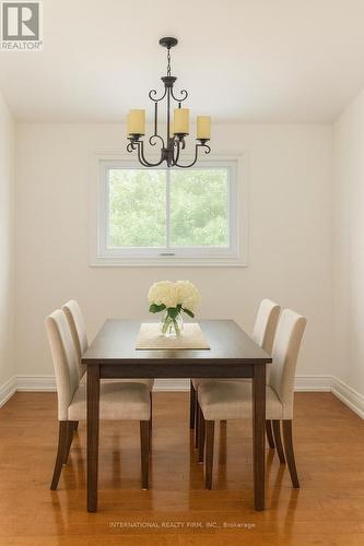 276 Sheridan Court, Newmarket, ON - Indoor Photo Showing Dining Room