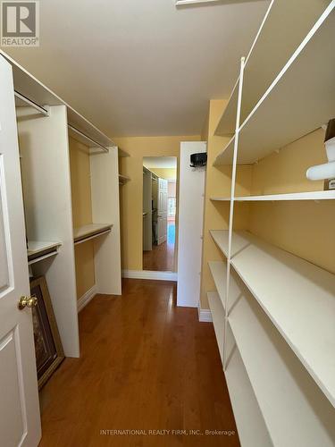 276 Sheridan Court, Newmarket, ON - Indoor With Storage