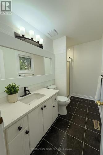 276 Sheridan Court, Newmarket, ON - Indoor Photo Showing Bathroom