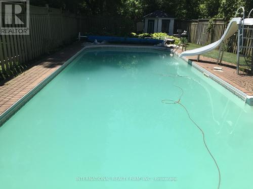 276 Sheridan Court, Newmarket, ON - Outdoor With In Ground Pool With Backyard