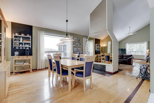 Dining room - 227 Ch. Millette, Lac-Des-Seize-Îles, QC - Indoor Photo Showing Dining Room