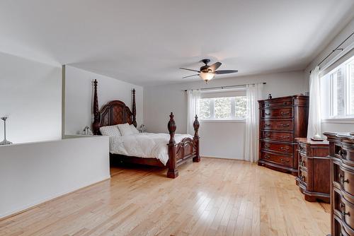 Mezzanine - 227 Ch. Millette, Lac-Des-Seize-Îles, QC - Indoor Photo Showing Bedroom