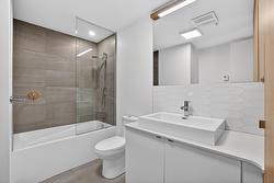 Salle de bains attenante à la CCP - 