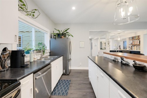 2035 Herd Rd, Duncan, BC 