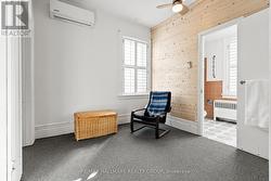 Spacious landing area / Reading nook - 