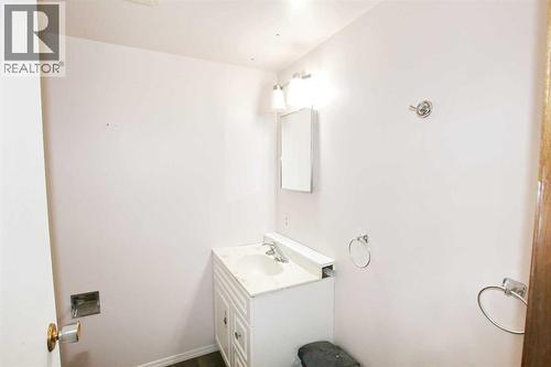 97 Cunningham Crescent, Red Deer, AB - Indoor Photo Showing Bathroom