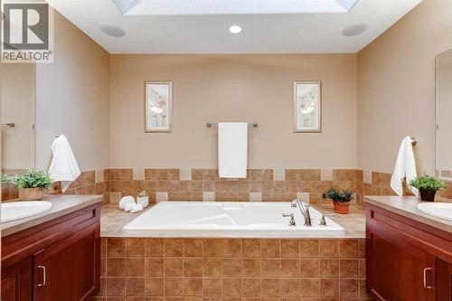47 Tuscany Estates Close Nw, Calgary, AB - Indoor Photo Showing Bathroom