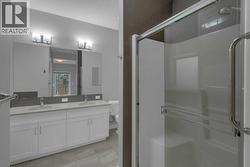 Bright primary ensuite - 