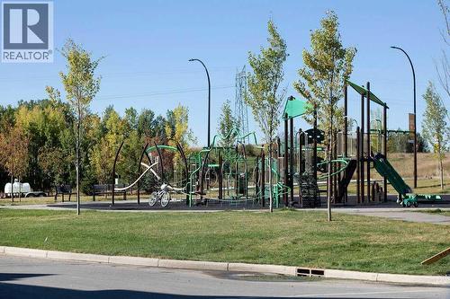 Nearby park - 137 Willow Park N, Cochrane, AB - Outdoor