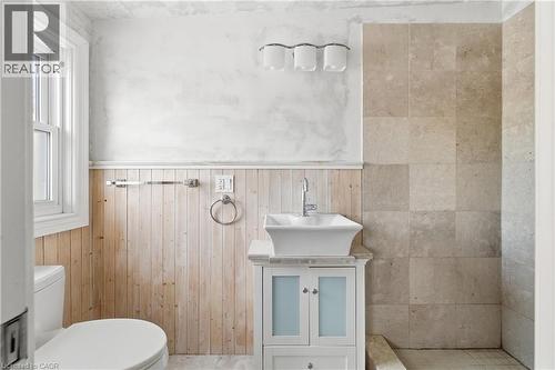 14 Athlone Road, Cambridge, ON - Indoor Photo Showing Bathroom