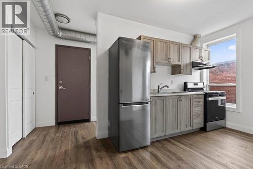433 Barton Street E Unit# 202, Hamilton, ON - Indoor Photo Showing Kitchen