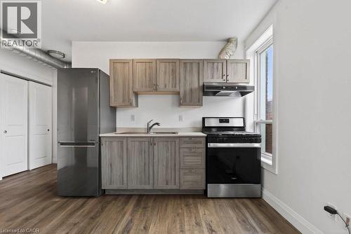 433 Barton Street E Unit# 202, Hamilton, ON - Indoor Photo Showing Kitchen
