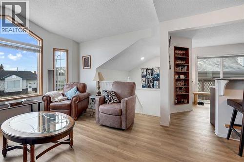 192 Rivercrest Close Se, Calgary, AB - Indoor Photo Showing Living Room