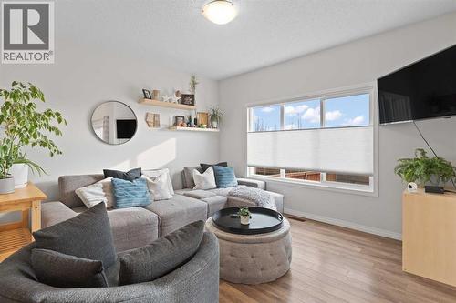 169 Buckskin Way, Cochrane, AB - Indoor Photo Showing Living Room