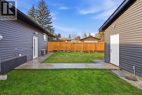 11039 Brae Road Sw, Calgary, AB - Outdoor