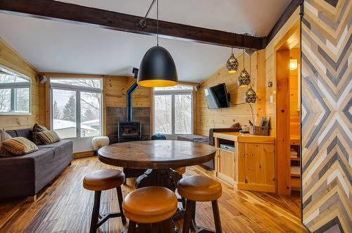 Vue d'ensemble - 32-110 Rue Thibodeau, Sutton, QC - Indoor With Fireplace