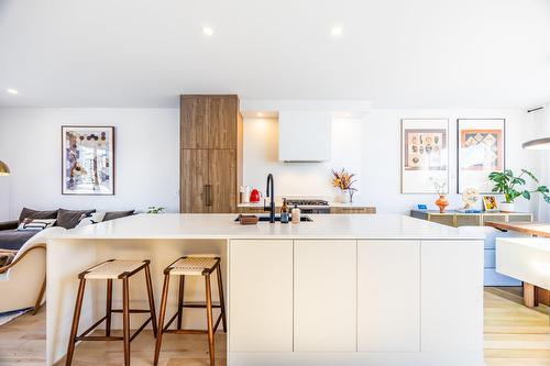 Cuisine - 111 Av. Des Chênes, Candiac, QC 