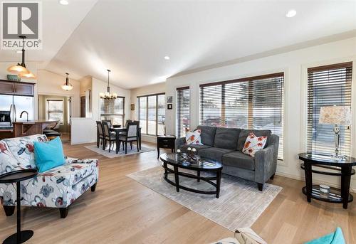 6371 Cedar Way, Innisfail, AB - Indoor Photo Showing Living Room