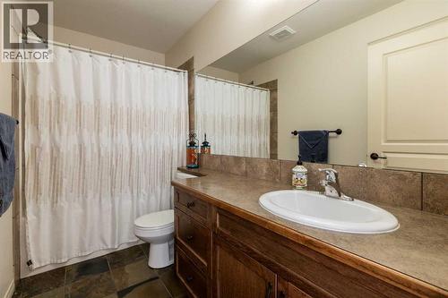 6371 Cedar Way, Innisfail, AB - Indoor Photo Showing Bathroom