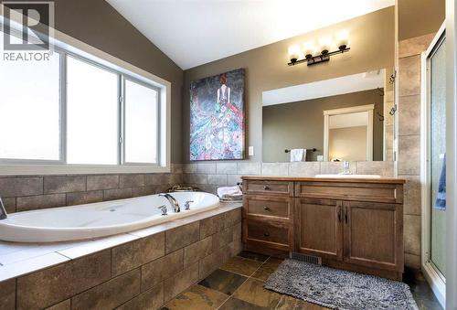 6371 Cedar Way, Innisfail, AB - Indoor Photo Showing Bathroom