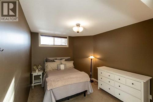 6371 Cedar Way, Innisfail, AB - Indoor Photo Showing Bedroom
