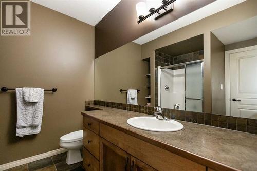 6371 Cedar Way, Innisfail, AB - Indoor Photo Showing Bathroom