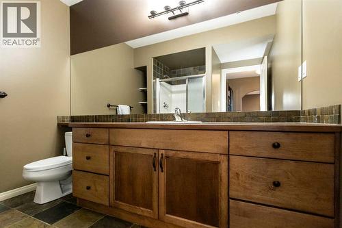 6371 Cedar Way, Innisfail, AB - Indoor Photo Showing Bathroom