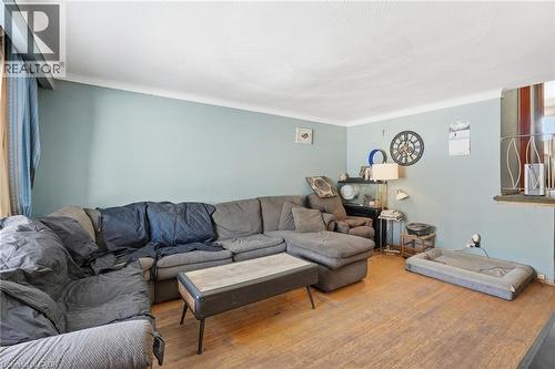 57 Gainsborough Road, Hamilton, ON - Indoor Photo Showing Living Room