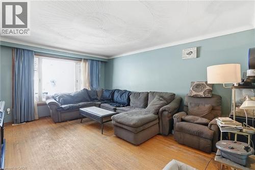57 Gainsborough Road, Hamilton, ON - Indoor Photo Showing Living Room