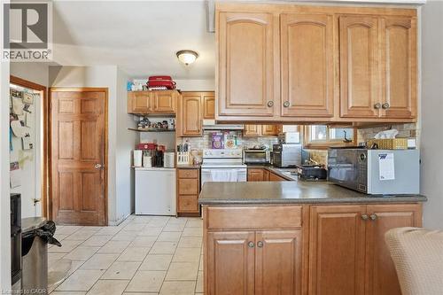 57 Gainsborough Road, Hamilton, ON - Indoor Photo Showing Kitchen