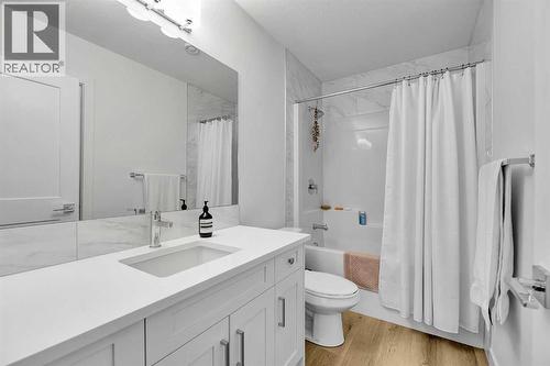 2216, 200 Seton Circle Se, Calgary, AB - Indoor Photo Showing Bathroom