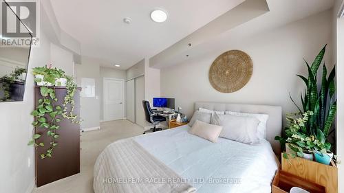 607 - 560 North Service Road, Grimsby, ON - Indoor Photo Showing Bedroom