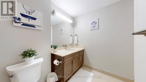 607 - 560 North Service Road, Grimsby, ON - Indoor Photo Showing Bathroom
