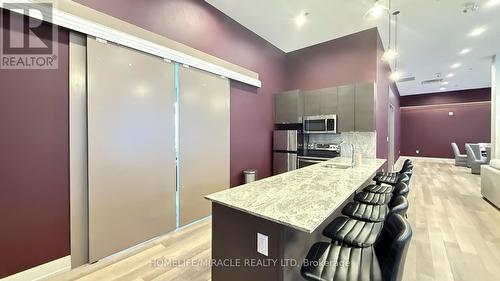 607 - 560 North Service Road, Grimsby, ON - Indoor Photo Showing Kitchen With Upgraded Kitchen