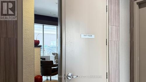 607 - 560 North Service Road, Grimsby, ON - Indoor Photo Showing Bathroom