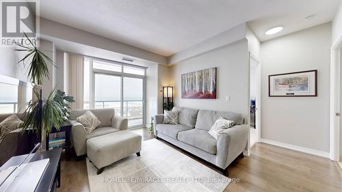 607 - 560 North Service Road, Grimsby, ON - Indoor Photo Showing Living Room