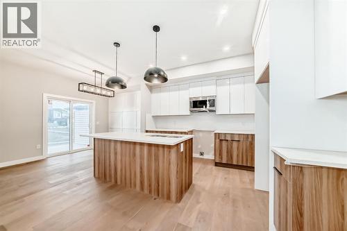 Open Plan - Great for families and entertaining - 508 Heritage Boulevard, Cochrane, AB - Indoor Photo Showing Kitchen