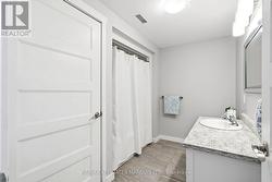 Basement 4 pc bathroom - 