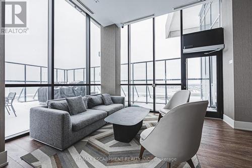 1710 - 385 Winston Road, Grimsby, ON - Indoor