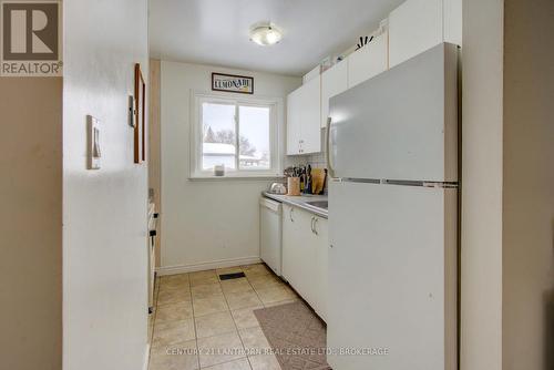 6 Woodstone Crescent, Kingston (Central City West), ON - Indoor