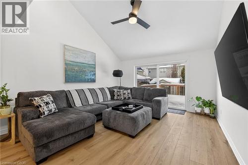 9 Chicory Crescent, St. Catharines, ON - Indoor Photo Showing Living Room