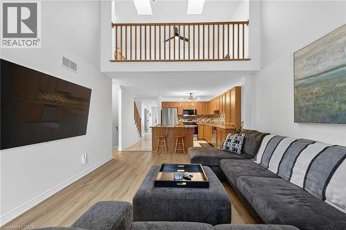 9 Chicory Crescent, St. Catharines, ON - Indoor Photo Showing Living Room