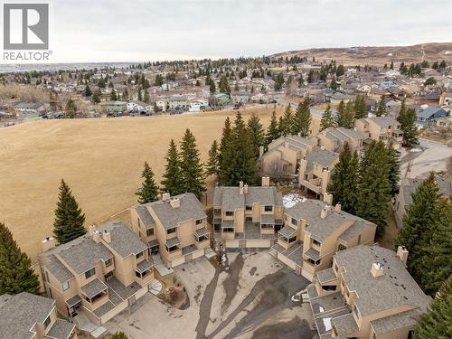 9, 225 Berwick Drive NW  Calgary, AB T3K 1R8