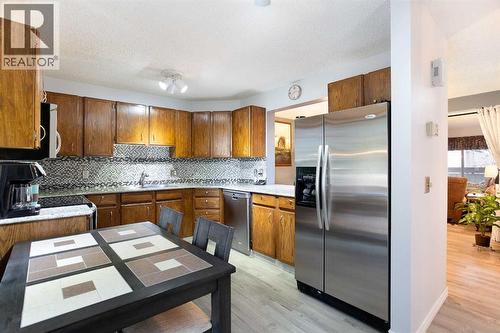 9, 225 Berwick Drive Nw, Calgary, AB - Indoor Photo Showing Kitchen