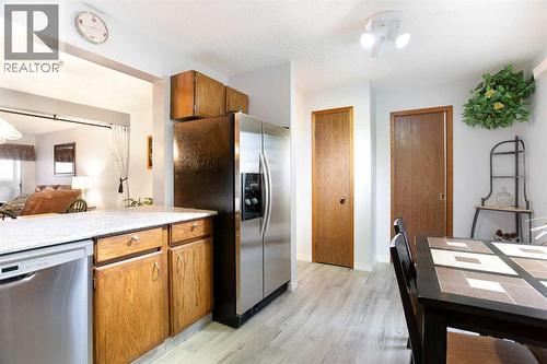 9, 225 Berwick Drive Nw, Calgary, AB - Indoor Photo Showing Kitchen